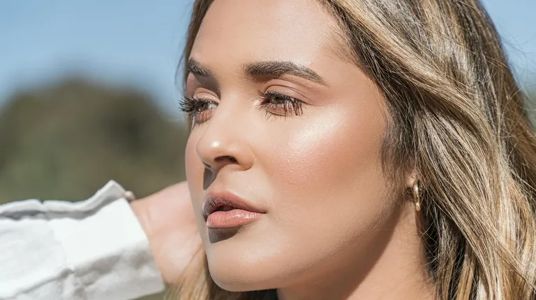 Retrato de mujer con piel saludable